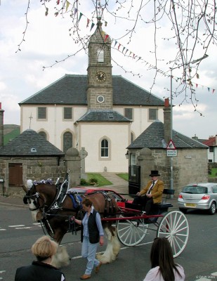 2006, Jackton Clydesdale passing Neilston Parish Church
