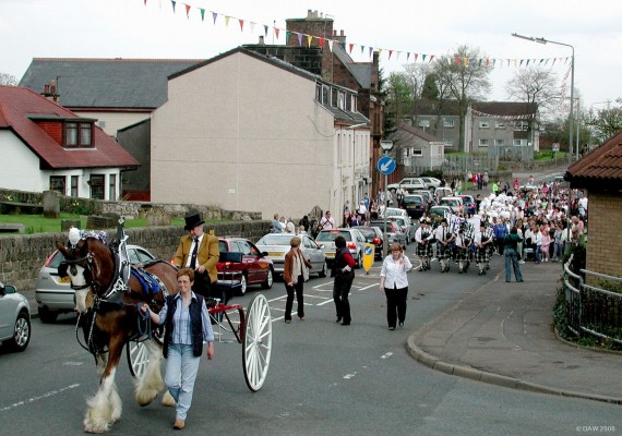 2006, Parade heads to show ground
Lead by the Jackton Clydesdale the Parade heads through the village to the show ground at Holehouse.
