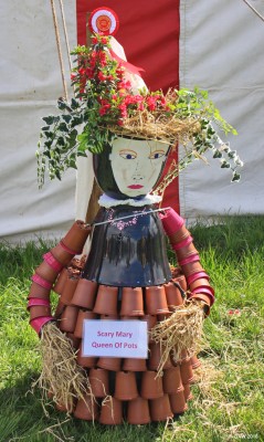 2019, Scary Mary Queen of Pots
First prize winner in the scarecrow compeition.

