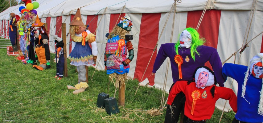 2019, Neilston People?
Some might think this is a typical cross section of show goers from "Nulson" but apparently it was the scarecrow compeition.
