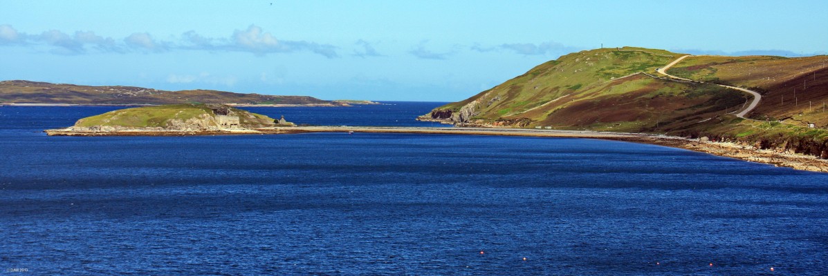 Ard Neakie, Loch Eriboll
Looking north along Loch Eriboll towards Ard Neakie.  The buildings you see are disused Lime Kilns.
