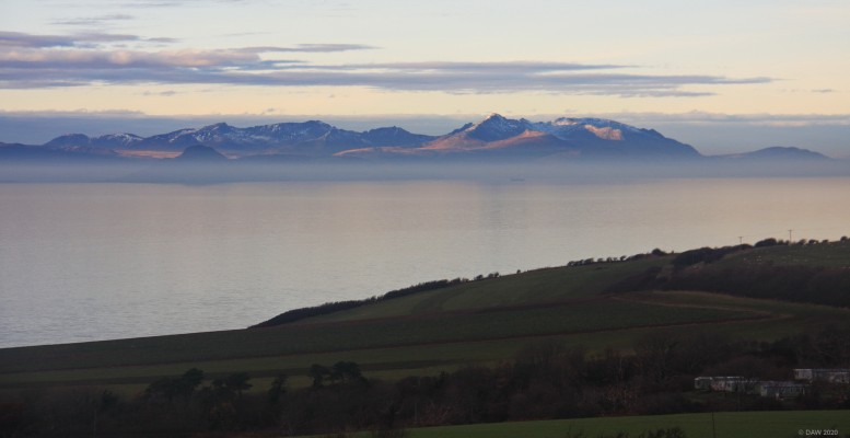 Winter view of Arran from above Croy Shore
[url=http://www.streetmap.co.uk/map.srf?X=225225&Y=611046&A=Y&Z=120&ax=225578&ay=612280/] Map location. [/url]
