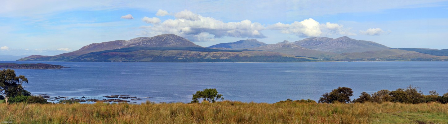 Panoramic view of Arran from the Mull of Kintyre
[url=http://streetmap.co.uk/map.srf?X=179691&Y=635273&A=Y&Z=120/] Map location. [/url]
