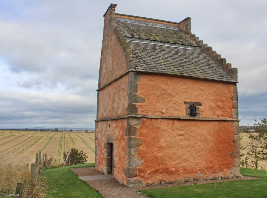 Athelstaneford Doocot
This lectern Doocot (Dovecot) was built by George Hepburn in 1583.  In 1996 the Scottish Flag Trust restored and converted the Doocot into a Flag heritage centre, celebrating the story of the founding of Scotland's Saltire flag, the oldest Flag in Europe.  [url=http://streetmap.co.uk/map?X=353252&Y=677444&A=Y&Z=120/] Map location. [/url]
