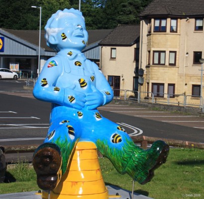 Buzzin', Alans Corner, Barrhead
The second of two Oor Wullie Sculptures in Barrhead during the [url=https://www.oorwullie.com/] Oor Wullie Big Bucket Trail [/url] in the summer of 2019. 
