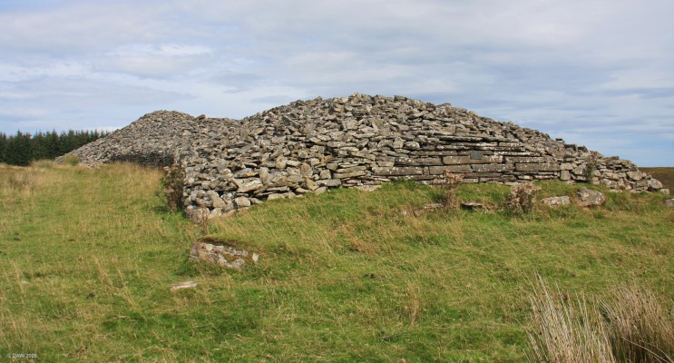 The south end of the Long Cairn at Camster
The Cairn dates from 5,000 years ago.  There are two chambers although it is thought there might be a third. it is also thought it may have started as three round Cairns that were joined at some later date. [url=http://streetmap.co.uk/map.srf?X=326064&Y=944085&A=Y&Z=115/] Map location. [/url]
