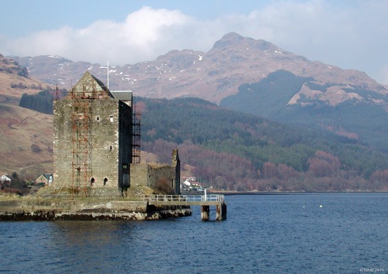 Carrick Castle, Loch Goil
This 15th century Tower House is associated with the Campbell Clan.  Considerable restoration has taken place to it in recent years. The Castle is not open to the public.
