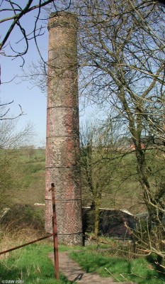 Clyde Leather Works Chimmney
The old dis-used Chimmney that stands above and behind what was Broadlie Mill and is now Clyde Leather Works.  Broadlie Mill dates from around 1792 and was originally built as a cotton mill.  [url=http://www.streetmap.co.uk/streetmap.dll?G2M?X=247770&Y=657625&A=Y&Z=3/]Map location[/url]
