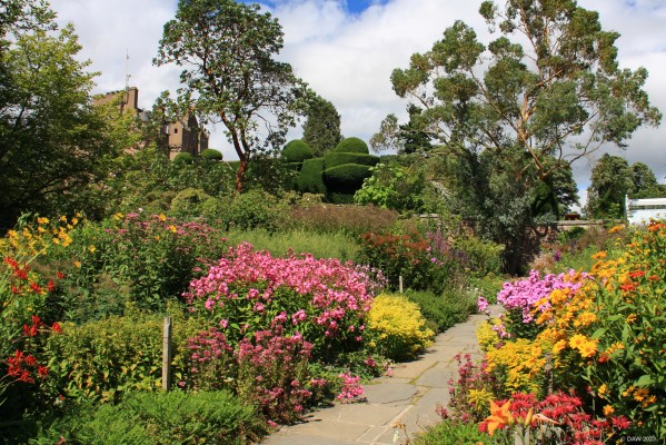 Crathes Castle Gardens
[url=http://streetmap.co.uk/map?X=373466&Y=796766&A=Y&Z=115/] Map location. [/url]
