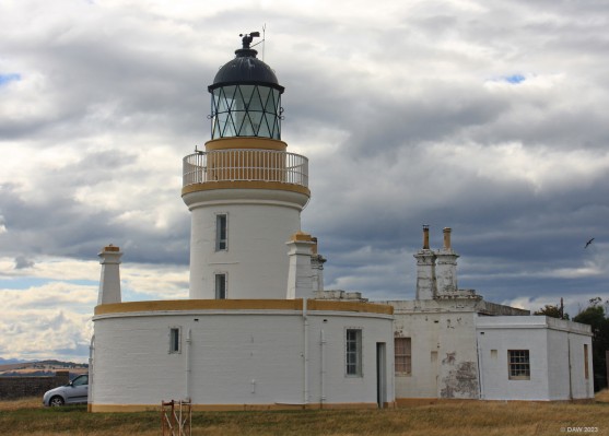 Cromarty Lighthouse
Built in 1846 by the famous lighthouse engineer, Alan Stevenson.  Today it is fully automated the outbuildings are now used by Aberdeen Universtiry students studying the Bottlenose Dolphins of the Moray Firth. [url=http://streetmap.co.uk/map?X=278623&Y=867737&A=Y&Z=120/] Map location. [/url]
