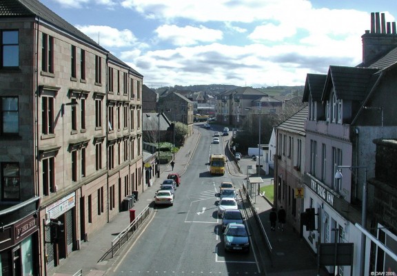 Cross Arthurlie Street, Barrhead
Looking up Cross Arthurlie Street from the Railway Station bridge.  [url=http://www.streetmap.co.uk/map.srf?X=249805&Y=659302&A=Y&Z=115/] Map location. [/url]
