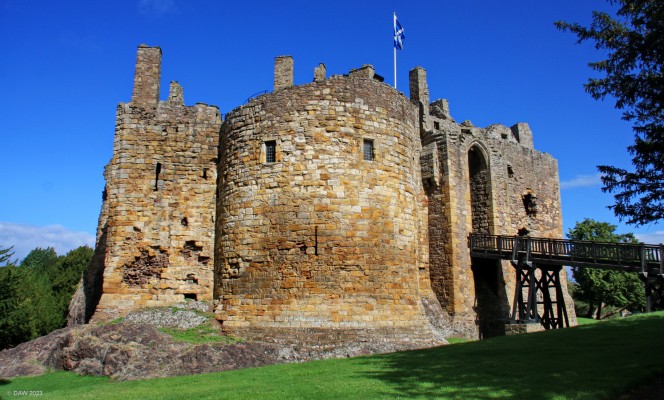 Dirleton Castle
Dirleton Castle was started around 1240 by John De Vaux.  It was heavily involved in the Scottish Wars of Independence when it was twice taken by the English. [url=http://streetmap.co.uk/map?X=351629&Y=683916&A=Y&Z=120/] Map location. [/url]
