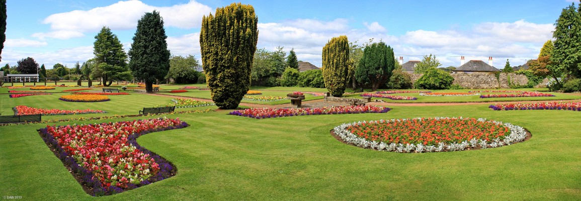 Douglas Park, Largs
[url=http://www.streetmap.co.uk/map.srf?X=220899&Y=658766&A=Y&Z=115/] Map location. [/url]
