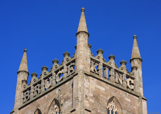 Dunfermline Abbey
In 1818 the bones of Robert the Bruce were discovered and were reinterred below the pulpit of the new church in 1891.  The pulpit has since been moved back and the grave is now marked.

