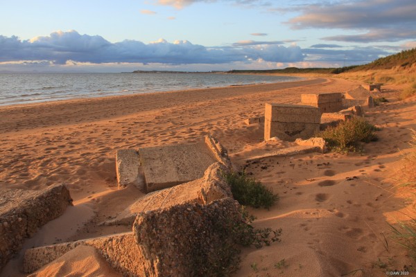 Evening Sun at Burghead Bay
A view looking East from Roseisle beach across Burghead Bay to Burghead.  [url=http://streetmap.co.uk/map?X=310370&Y=865815&A=Y&Z=120/] Map location. [/url]
