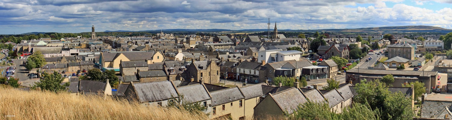 The town of Eglin, Moray
A view over the town of Elgin from Lady Hill.  Elgin was formerly a Royal Burgh and today is the administrative centre of Moray. [url=http://streetmap.co.uk/map?X=321175&Y=862825&A=Y&Z=115/] Map location. [/url]

