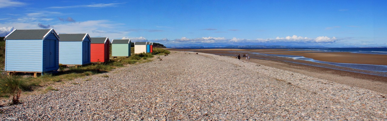The shingle beach at Findorn, Moray
[url=http://streetmap.co.uk/map?X=304455&Y=864850&A=Y&Z=120/] Map location. [/url]
