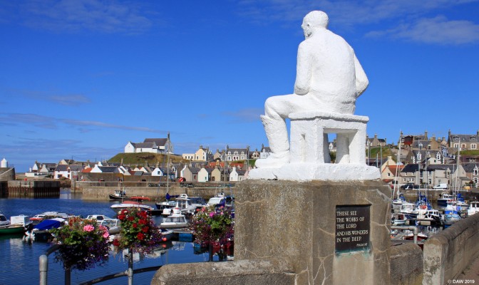 Findochty Harbour
The figure of a fisherman looking out to see at Findochty Harbour.  [url=http://streetmap.co.uk/map.srf?X=346118&Y=867882&A=Y&Z=115/] Map location. [/url]
