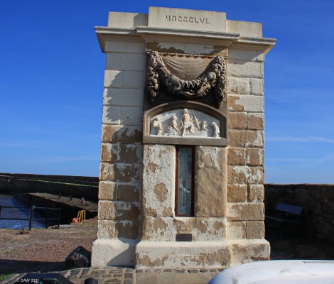 The fishermen's Monument, Dunbar
Located on the corner of the old innermost basin of Dunbar old Harbour.  It was erected in 1856 by local benefactor, William Brodie of Seafield.  It was dedicated to the Fishermen of Dunbar and also houses a weather forecasting mercury barometer.  The monument was restored in 1998.
