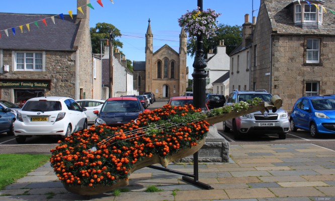 Floral display, Fochabers, 2017
Fochabers is a small village in Moray.  Now by-passed by the A96 and as a result very quiet.  The Church in the background is the Gordon Chapel.  [url=http://streetmap.co.uk/map?X=334527&Y=858799&A=Y&Z=120/] Map location. [/url]
