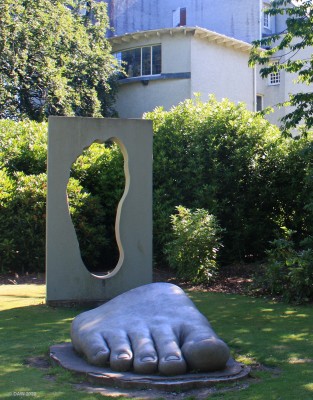 Foot and Arch Sculpture, Bellahouston Park, Glasgow
Created by Sculptor Ganesh Gohain in 2005.
