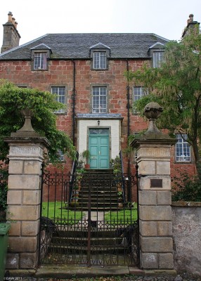 Bellvue House, Cromarty
A rather grand house in Cromarty. [url=http://www.streetmap.co.uk/map.srf?X=279028&Y=867360&A=Y&Z=115/] Map location. [/url]
