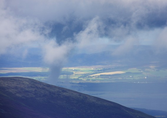 Funnel cloud or not?
This unusual cloud formation was spotted from the viewpoint at the Ptarmigan Cafe on Cairngorm.  It might be a funnel cloud, it was only visible for a few minutes.  These events do happen in the British Isles but are quite ephemeral and rarely touch the ground.  [url=http://www.streetmap.co.uk/map.srf?X=300447&Y=804907&A=Y&Z=120/] Map location. [/url]
