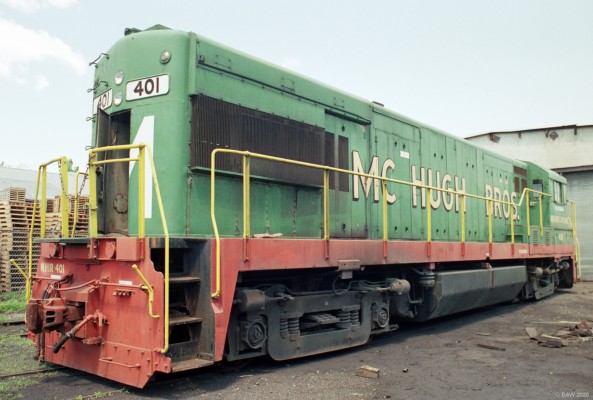 General Electric U30B, New Hope Railroad PA, 1989
An example of an american Diesel-Electric locomotive at the Newhope Railroad in 1989.  These locos were buit between 1966 and 1975 with a 16 cylinder engine developing 3,000 hp.
