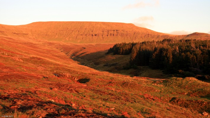 Glen Hinnisdal, Isle of Skye
The setting sun cast a red glow over Glen Hinnisdal.  [url=http://streetmap.co.uk/map.srf?X=142944&Y=858684&A=Y&Z=120/] Map location. [/url]
