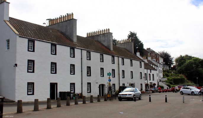 Harbourside houses, Cramond
[url=http://streetmap.co.uk/map.srf?X=318930&Y=677105&A=Y&Z=120]/] Map location. [/url]
