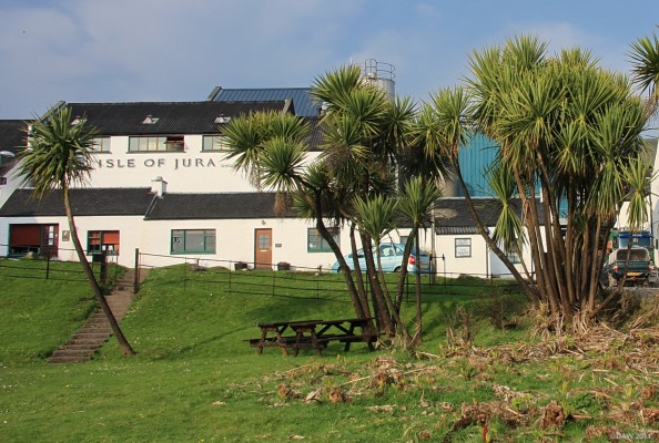 The Isle of Jura Distillery
Jura, almost like a south Pacific Island, but with a Distillery.
