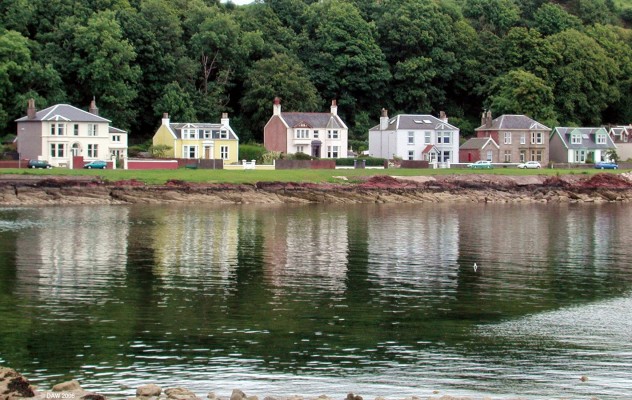 Kames Bay, Millport
Looking across Kames Bay in Millport.  The head of the Bay is out of view on the left but has a nice sandy beach for paddling in, if you don't mind the cold water.   That was also the beach that the SRN6 Hovercraft landed at during its service to Largs 1964. [url=www.multimap.com/map/browse.cgi?lat=55.7533&lon=-4.9198&scale=25000&icon=x/]Map location[/url] 
