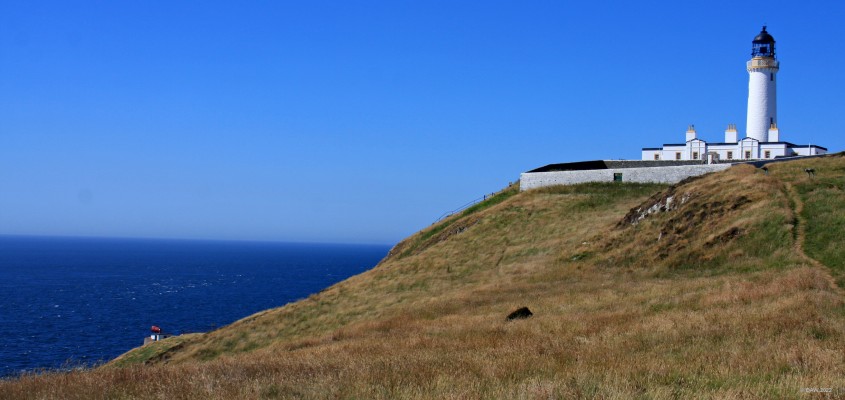 Mull of Galloway Lighthouse
A view of the Mull of Galloway Lighthouse and its foghorn lower down at the cliff edge.
