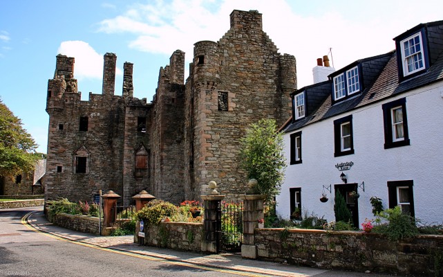 Maclellan's Castle, Kirkcudbright
A view of Maclellan's Castle in Kirkcudbright. Note the interesting name of the house on the right, Auchengoole House. [url=http://www.streetmap.co.uk/map.srf?X=268227&Y=551087&A=Y&Z=115/] Map location. [/url]
