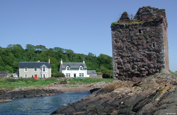 Portencross Castle viewed from the shore
You can see the heavily eroded walls on the side facing the sea.  Due to its proximity to the shore line it takes a battering during winter storms.  [url=http://www.streetmap.co.uk/streetmap.dll?G2M?X=217510&Y=648890&A=Y&Z=3/]Map location[/url]
