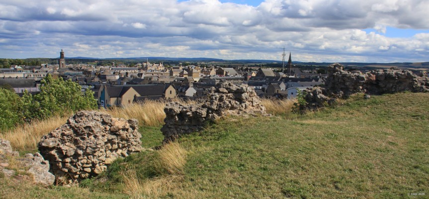 The ruins of Elgin Castle, Moray
Elgin Castle was once a Royal Castle and was built as a motte and bailey castle in the 12th century.  The castle ha been a ruin since the 15th century and very little remains today.  But the location still gives a commanding view over the town of Elgin. [url=http://streetmap.co.uk/map?X=321175&Y=862834&A=Y&Z=115/] Map location. [/url]
