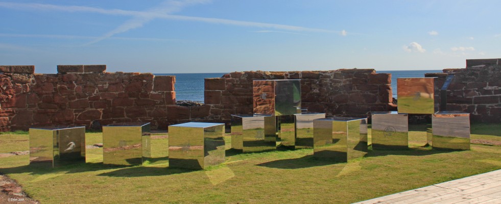 Sea Cubes, Dunbar
Sea Cubes sculpture by Donald Urquhart at The Battery, Dunbar.

