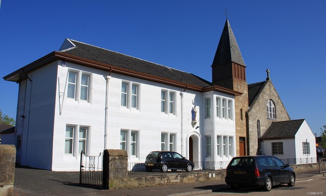 St Thomas's Roman Presbetery, Neilston
The Presbytery with St Thomas's Chapel behind.   The Chapel dates from the 1860's and the Presbytery was built in the early 20th Century. [url=http://www.streetmap.co.uk/map.srf?X=247890&Y=657227&A=Y&Z=115/] Map location. [/url]
