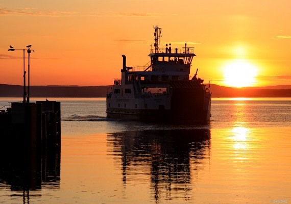 Sunset at Largs Pier
M.V. Loch Shira approaching the slipway at Largs pier. [url=http://www.streetmap.co.uk/map.srf?X=220140&Y=659520&A=Y&Z=120/] Map location. [/url]
