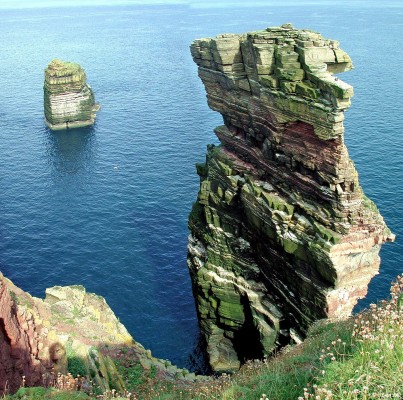 'The Knee', Duncansby Head, Caithness
Two of the sea stacks at Duncansby Head.  [url=www.multimap.com/map/browse.cgi?lat=58.6398&lon=-3.0253&scale=25000&icon=x/]Map location[/url]
