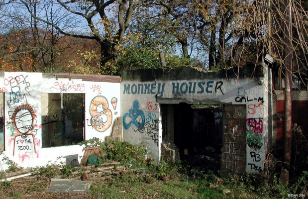 The Monkey House, Calderpark Zoo, 2007
What remains of the Monkey House at the old Calderpark Zoo in Glasgow.  The Zoo was opened in 1947 and at one time housed more than 600 animals.  Contunual financial problems meant it closed in 2003 and has gradually disintegrated since then.  [url=http://www.streetmap.co.uk/map.srf?X=268170&Y=662612&A=Y&Z=115/] Map location. [/url]
