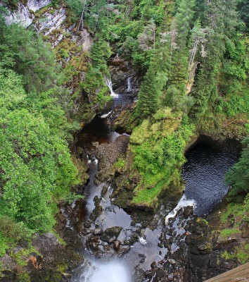 The Plodda Falls, Glen Affric
Looking over the top of the Plodda falls near Glen Affric.  The falls drop 46m to the pool below, in 1880 a footbridge was built over the top but this was replaced in 2009 with a viewing platform. [url=http://www.streetmap.co.uk/map.srf?X=227500&Y=823500&A=Y&Z=126/] Map location. [/url]
