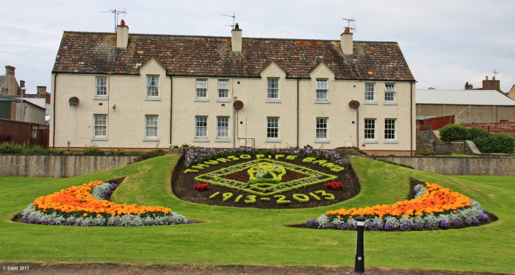 Floral display, Thurso, 2013
[url=http://www.streetmap.co.uk/map.srf?X=311572&Y=968112&A=Y&Z=106/] Map location. [/url]
