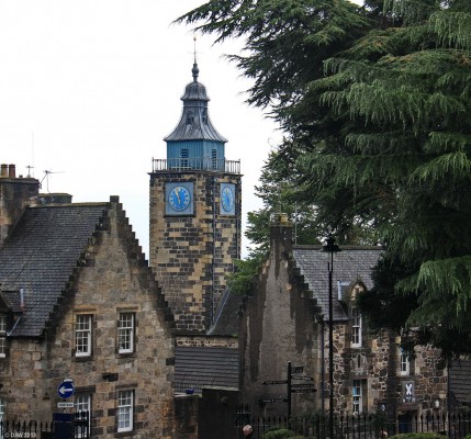 The Tollboth Clock Tower, Stirling
A view of the old Tollbooth Clock tower from near the Castle.  In 2001 the building was renovated to become an arts venue. [url=http://www.streetmap.co.uk/map.srf?X=279166&Y=693702&A=Y&Z=115/] Map location. [/url]
