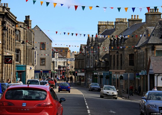 Looking down Traill Street, Thurso
[url=http://www.streetmap.co.uk/map.srf?X=311626&Y=968277&A=Y&Z=106/] Map location. [/url]

