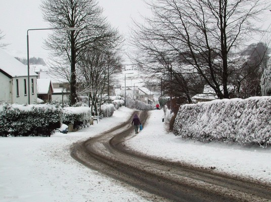 Looking down Uplawmoor road towards the west end of the village.
[url=http://www.streetmap.co.uk/map.srf?X=247360&Y=656843&A=Y&Z=115/] Map location. [/url]
