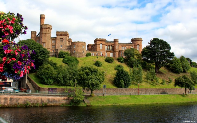 Inverness Castle
The building you see today was built in 1836 on the site of an 11th century castle.  The building houses the Sherriff court but is not open to the public.  The tower on the left is open as a viewing area and small museum.
