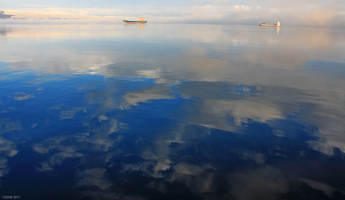 Ships in the Sky, Greenock
Looking out from the Esplanade at Greenock on a cold December morning. [url=http://www.streetmap.co.uk/map.srf?X=226525&Y=677790&A=Y&Z=120/] Map location. [/url]
