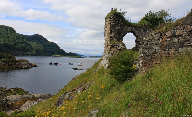 Strome Castle ruins
Due to its strategic location between the lands of the MacDonalds and Mackenzies this castle was the focus of Clan fighting.  It was built in the 15th century and expanded over the years.  [url=http://streetmap.co.uk/map.srf?X=186280&Y=835361&A=Y&Z=120/] Map location. [/url]
