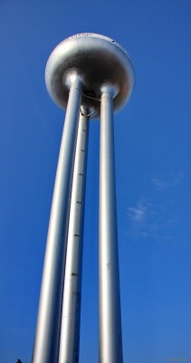 Take me to your leader
The iconic water tower of the [url=http://motherwellbridge.com/index/index/]Motherwell Bridge [/url] company in Motherwell.  The Engineering firm was established in 1898, it came close to collapse in 2006 but has since made a recovery.  Some of the factory became surplus and land was sold for housing, including the bit containing this tower but it was decided to ratain the tower since it is such a land mark in Motherwell.
